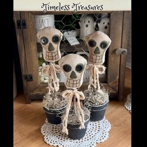 Primitive Skull Topiary 💀🩶